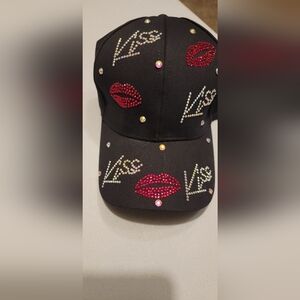New black rhinestone kiss 💋 baseball cap